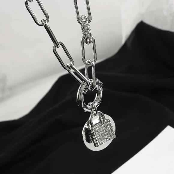 🌟 Platinum Plated Rhinestone Lock Necklace - Picture 4 of 5